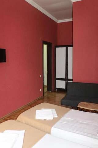 Отель Hotel Albatros Батуми Стандартный трехместный номер-2
