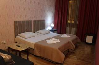 Отель Hotel Albatros Батуми Стандартный трехместный номер-3