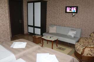 Отель Hotel Albatros Батуми Стандартный семейный номер-3